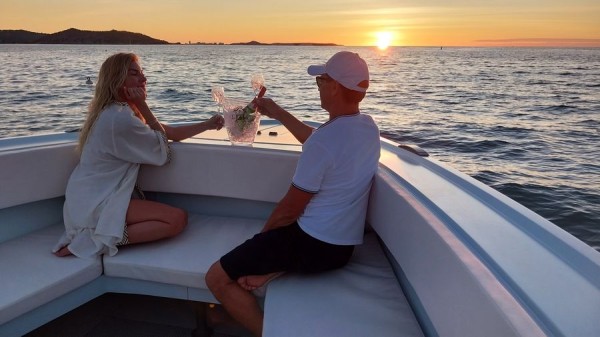 Sunset Champagne Sint Maarten - PRESTIGE Ribbon 45 luxury Boat / Switch to Romantic Mode