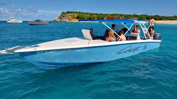 Acra a Private Speed Boat Charter in Sint Maarten From $1000.